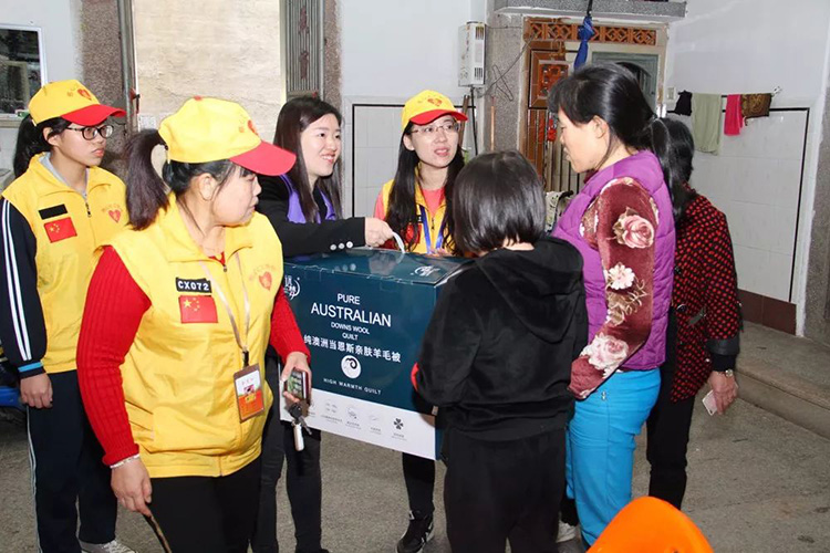 扶贫慰问送温暖——龙八long8人生就是博潮汕爱心公益行动 扶贫慰问送温暖——龙八long8人生就是博潮汕爱心公益行动