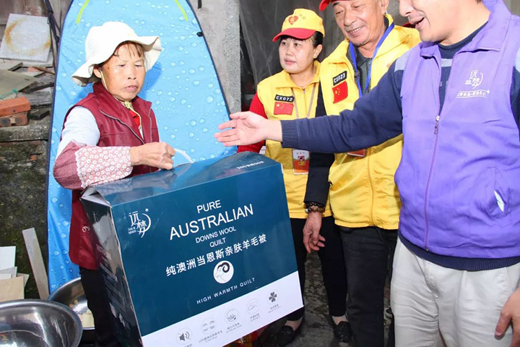 扶贫慰问送温暖——龙八long8人生就是博潮汕爱心公益行动 扶贫慰问送温暖——龙八long8人生就是博潮汕爱心公益行动
