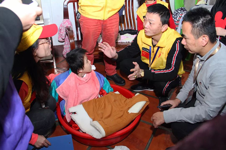 扶贫慰问送温暖——龙八long8人生就是博潮汕爱心公益行动 扶贫慰问送温暖——龙八long8人生就是博潮汕爱心公益行动