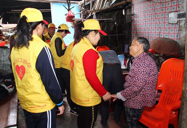 扶贫慰问送温暖——龙八long8人生就是博潮汕爱心公益行动 扶贫慰问送温暖——龙八long8人生就是博潮汕爱心公益行动