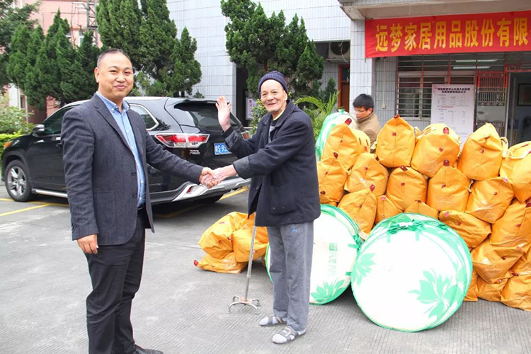 关爱长者送温暖——龙八long8人生就是博爱心公益行动 关爱长者送温暖——龙八long8人生就是博爱心公益行动