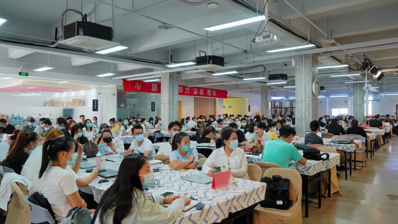 龙八long8人生就是博秋冬营销会议聚焦行业发展,倡导家居品质生活 龙八long8人生就是博秋冬营销会议聚焦行业发展,倡导家居品质生活